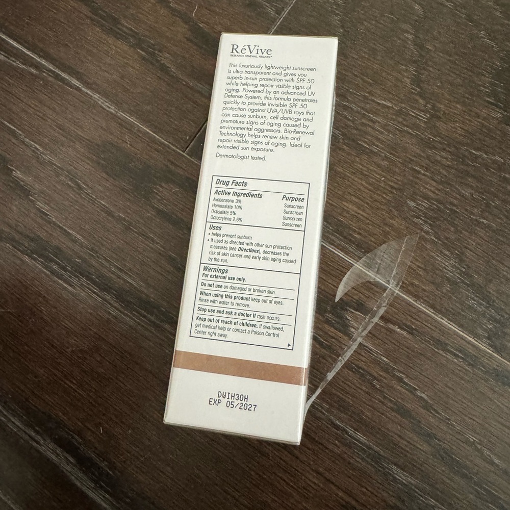 NEW IN BOX REVIVE SOLEIL SUPERIÉUR
Broad Spectrum SPF 50 Sunscreen PA ++++ - Picture 2 of 3